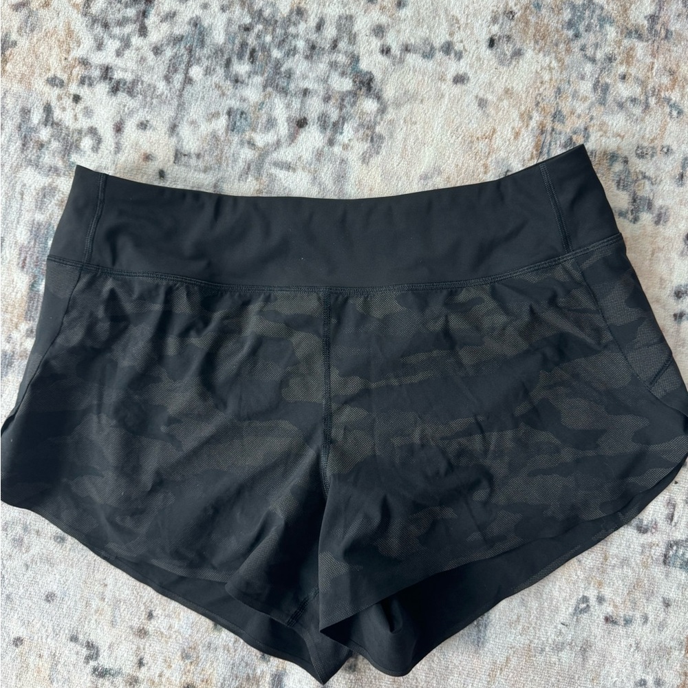 Athleta Run With It Reflective Print Short 3.5”